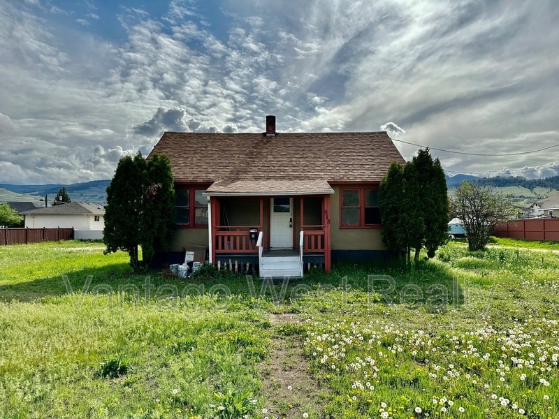 515 Rutland Rd N in Kelowna, BC - Building Photo