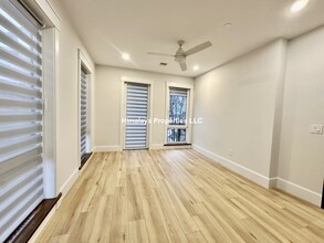 100 Mount Pleasant Ave, Unit #3 in Boston, MA - Building Photo - Building Photo