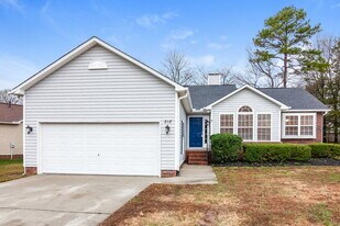 818 Highlander Ct in Concord, NC - Building Photo