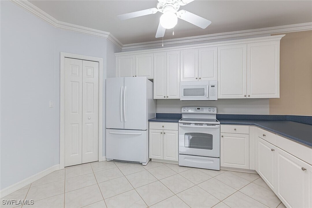 14996 Summit Pl Cir in Naples, FL - Building Photo