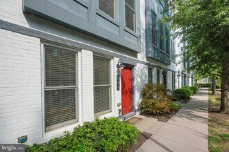 724 Snowden Hallowell Way in Alexandria, VA - Building Photo - Building Photo