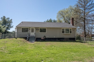 1250 Ellington Rd in South Windsor, CT - Building Photo - Building Photo
