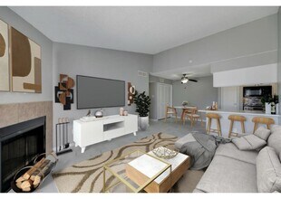 10101 S Gessner Rd in Houston, TX - Building Photo - Building Photo