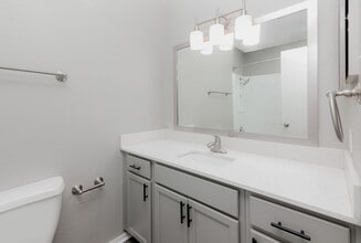 Athena Apartment Homes in Benbrook, TX - Foto de edificio - Building Photo