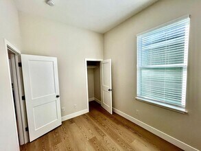 1559 Innes Ave in San Francisco, CA - Building Photo - Building Photo