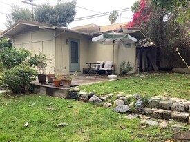 1545 N Fairfax Ave in Los Angeles, CA - Building Photo