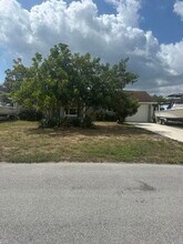 6472 SE Sherwood St in Hobe Sound, FL - Building Photo - Building Photo