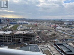 8 Interchange Wy in Vaughan, ON - Building Photo - Building Photo