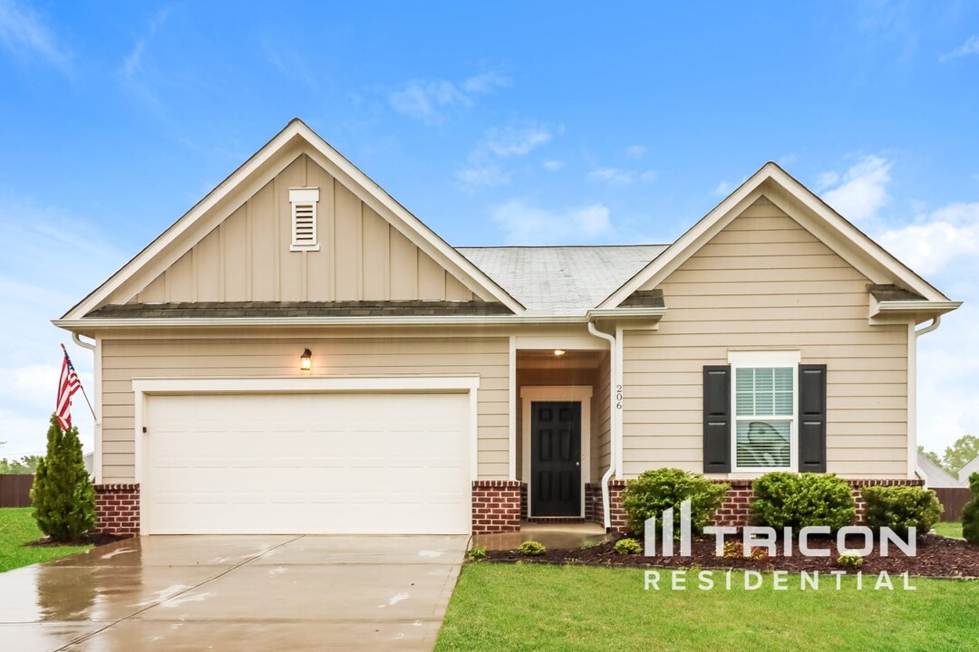 206 San Marino Wy NW in Euharlee, GA - Building Photo