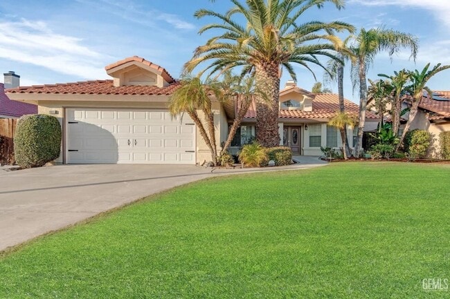 14008 Las Entradas in Bakersfield, CA - Building Photo - Building Photo