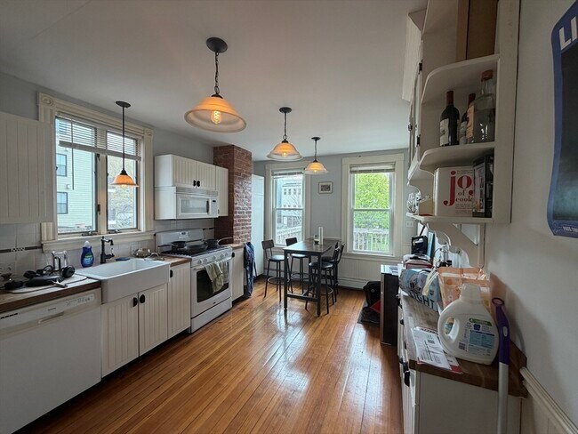 property at 703 E 2nd St