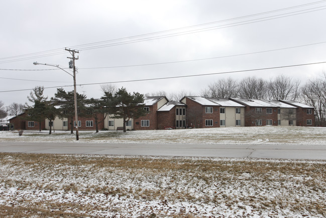 Robert C. Johnston Garden Apartments in South Beloit, IL - Building Photo - Building Photo