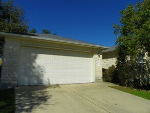 2007 Coachlamp Dr in Cedar Park, TX - Foto de edificio - Building Photo