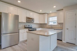 2888 N 24th Ave in Milton, FL - Foto de edificio - Building Photo