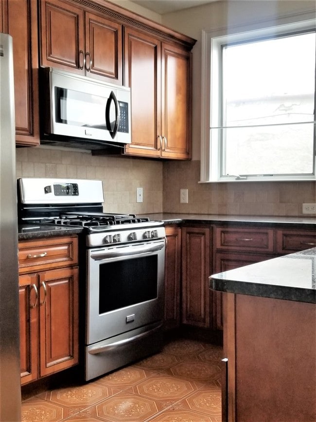 1000 West St in Union City, NJ - Building Photo - Building Photo