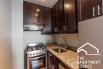 620 W Patterson Ave, Unit 401 in Chicago, IL - Building Photo - Building Photo