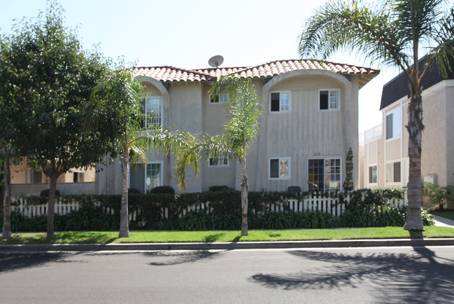 212 Oswego Ave in Huntington Beach, CA - Building Photo - Building Photo