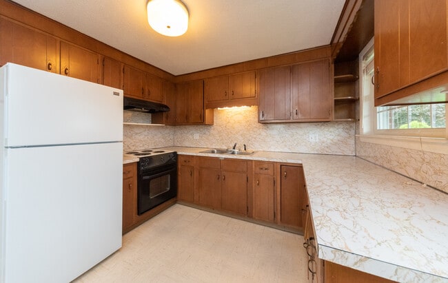 46 Grove St in Clinton, MA - Foto de edificio - Building Photo