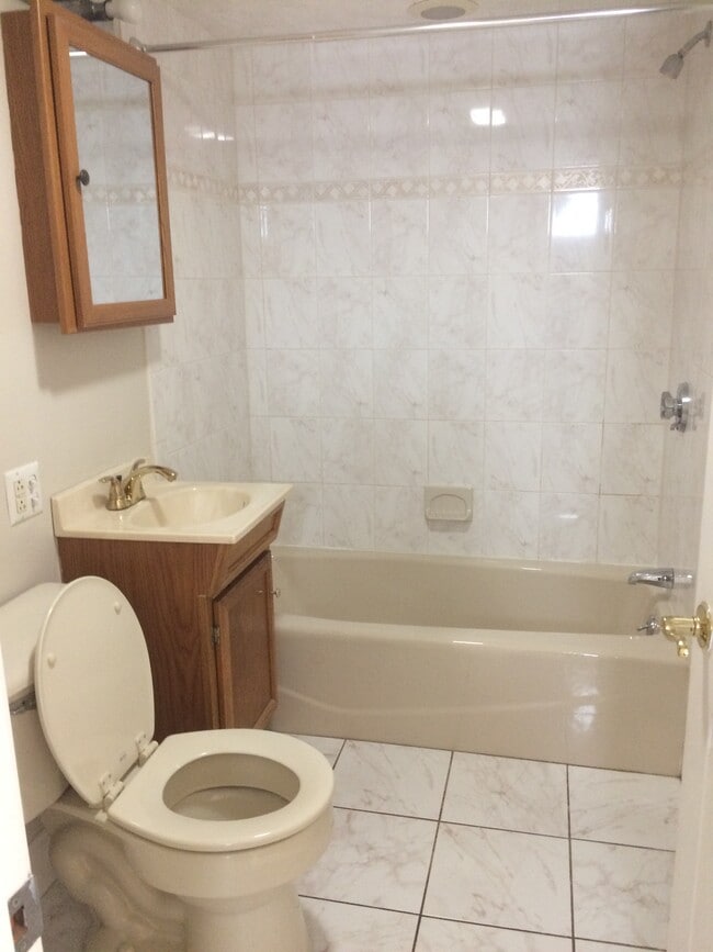 37 Cecilian Ave, Unit 1st floor in Revere, MA - Building Photo - Building Photo