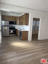 842 S Berendo St in Los Angeles, CA - Building Photo - Building Photo