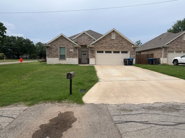 11051 George Ct in Euless, TX - Building Photo