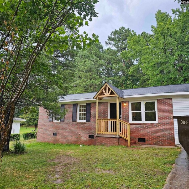 617 Magnolia Dr in Greenwood, SC - Building Photo