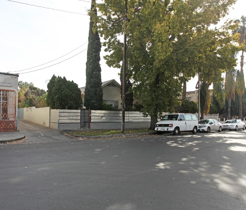 1426-1428 1/2 N Serrano Ave in Los Angeles, CA - Building Photo