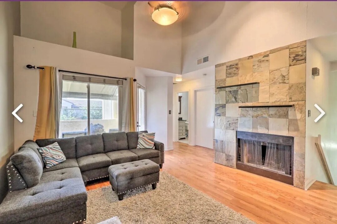 4201 N 20th St in Phoenix, AZ - Foto de edificio