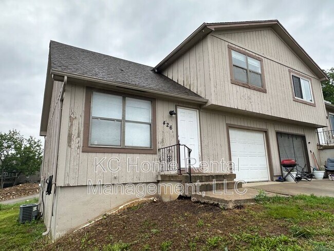 426 Castle Dr in Bonner Springs, KS - Building Photo - Building Photo