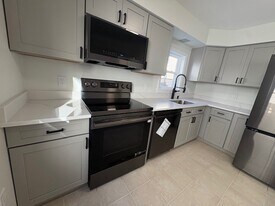 33 Home St in Beverly, MA - Building Photo