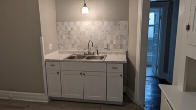 534 Holbrook St, Unit 1 in Detroit, MI - Foto de edificio - Building Photo