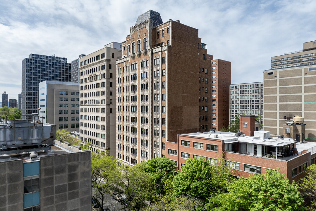 Commonwealth Towers in Chicago, IL - Building Photo