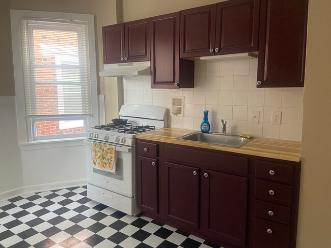 1202 S Wilton St, Unit #2 in Philadelphia, PA - Foto de edificio - Building Photo