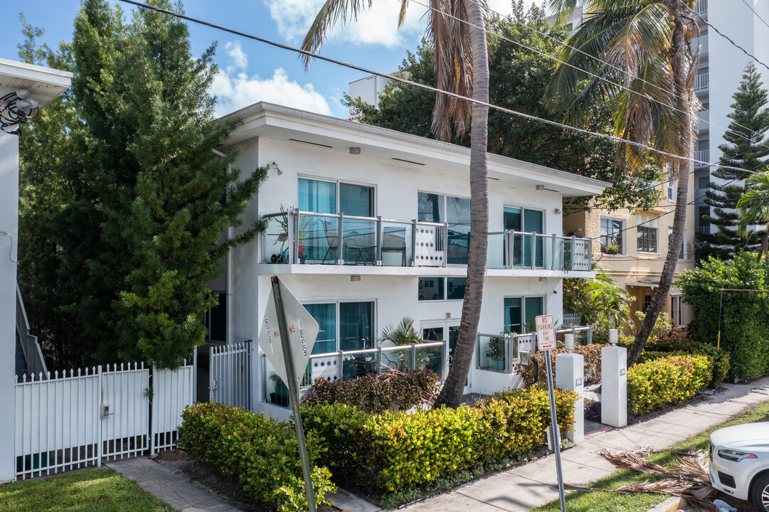 Casa Bahia Condo in Miami Beach, FL - Building Photo