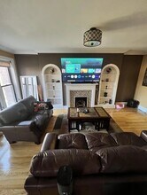 6830 S Paxton Ave in Chicago, IL - Building Photo - Building Photo