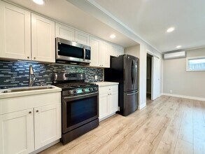 40 Eastlake Ave in Pacifica, CA - Building Photo - Building Photo