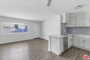 1323 11th St in Santa Monica, CA - Building Photo