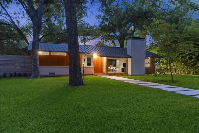 8571 Eustis Ave in Dallas, TX - Foto de edificio - Building Photo