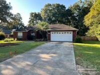 5681 Trevino Dr in Milton, FL - Building Photo - Building Photo