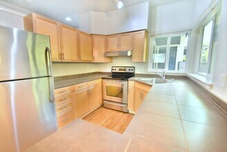 12006 NE 204th Pl in Bothell, WA - Building Photo - Building Photo