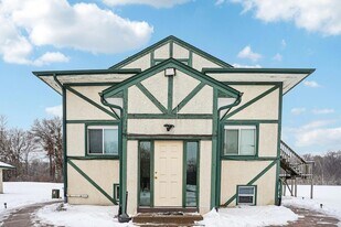 17256 Kenyon St NE in Ham Lake, MN - Building Photo