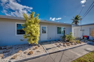 1112 SE 39th Terrace in Cape Coral, FL - Building Photo - Building Photo