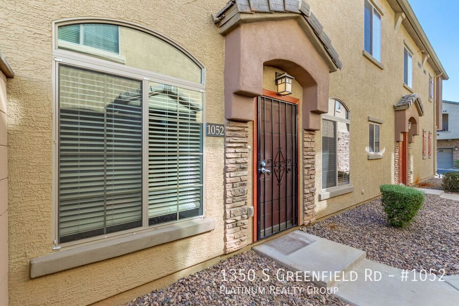1350 S Greenfield Rd in Mesa, AZ - Building Photo