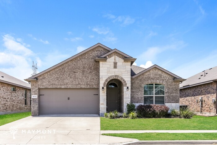1012 Nicole Way in Burleson, TX - Foto de edificio