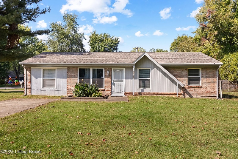 7520 Blue Wing Dr in Louisville, KY - Building Photo