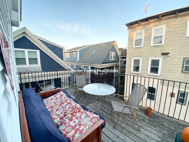 8 Sunset St, Unit 3 in Boston, MA - Foto de edificio - Building Photo