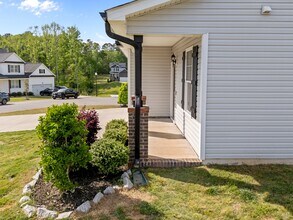 220 Brisbane Dr in Zebulon, NC - Building Photo - Building Photo