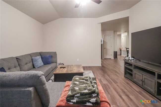 property at 1914 Castroville Trl