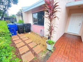 6729 NW 29th Way in Fort Lauderdale, FL - Building Photo - Building Photo