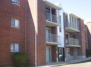 Waverly Apartments in West Chester, PA - Foto de edificio - Building Photo